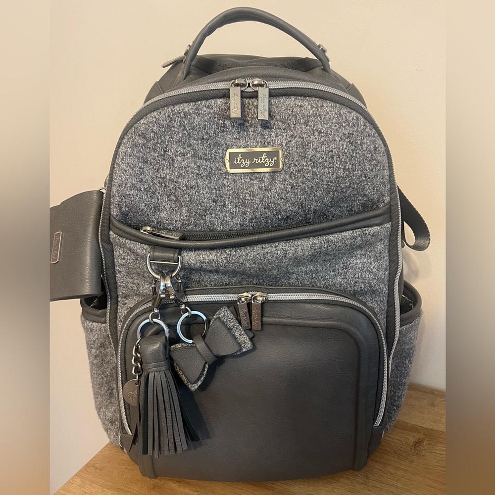 Itzy Ritzy boss plus diaper bag